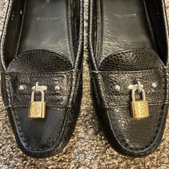 Louis Vuitton black lock flat size 37 black noir locket detail - Picture 3 of 11